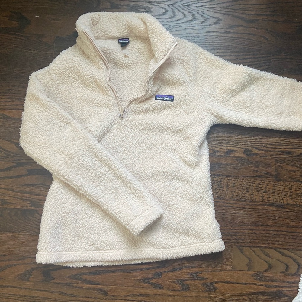 Patagonia fuzzy cream quarter zip
